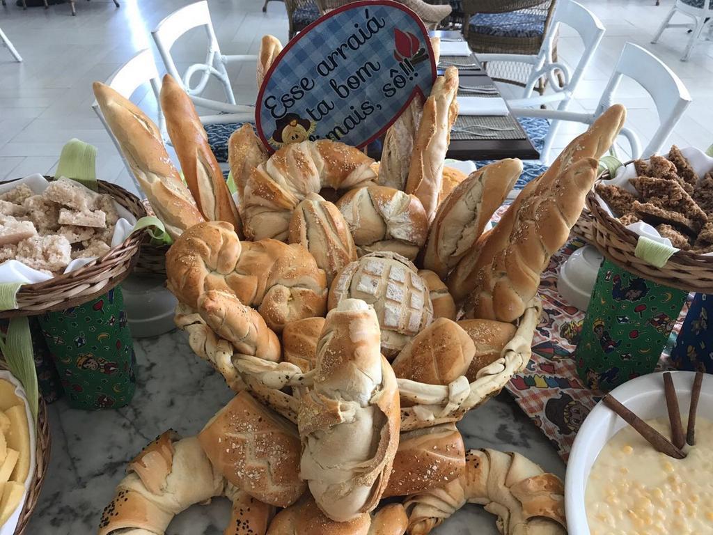 Sheraton Reserva Do Paiva Cabo de Santo Agostinho Exterior foto Bread at a buffet